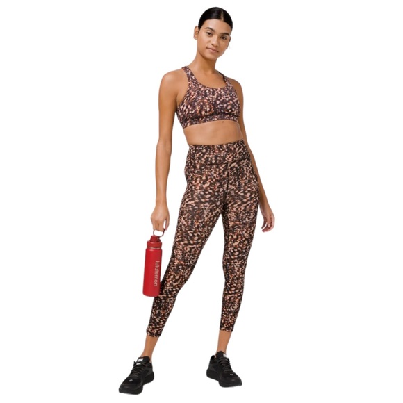 Lululemon Women's Invigorate workout pants yoga pants, Sz 2 - Picture 3 of 17